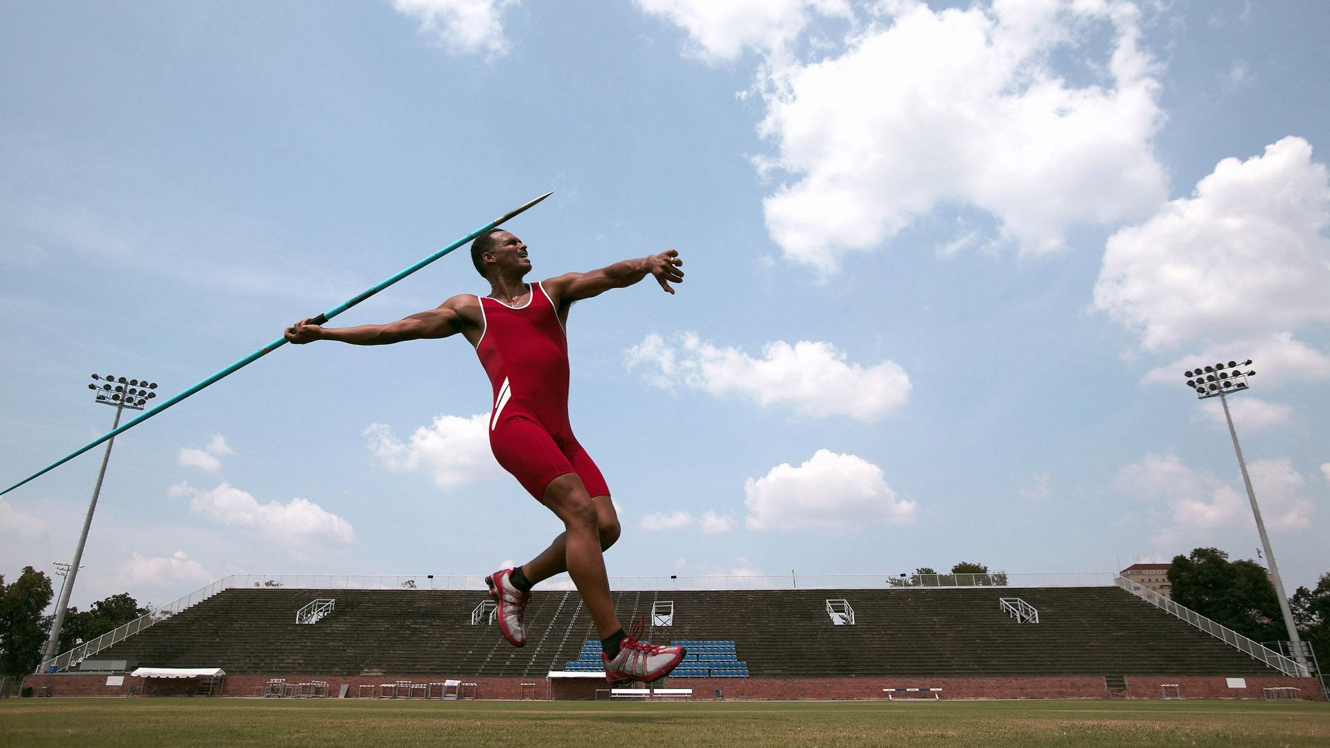 开云足球-“胡利安·门德斯的进攻与防守双重威胁，助力美洲狮队实现突破”